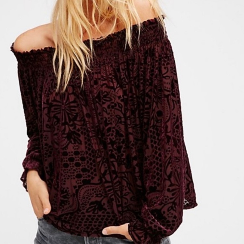 Velvet design off the shoulder blouse 😍